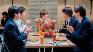 修學旅行時被分進了合不來的組劇照