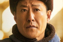 於震