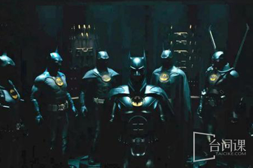 电影《闪电侠》里有几个蝙蝠侠