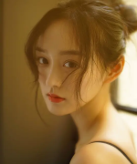 何泓姗