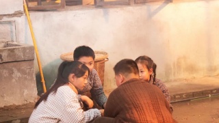 家裏家外劇照